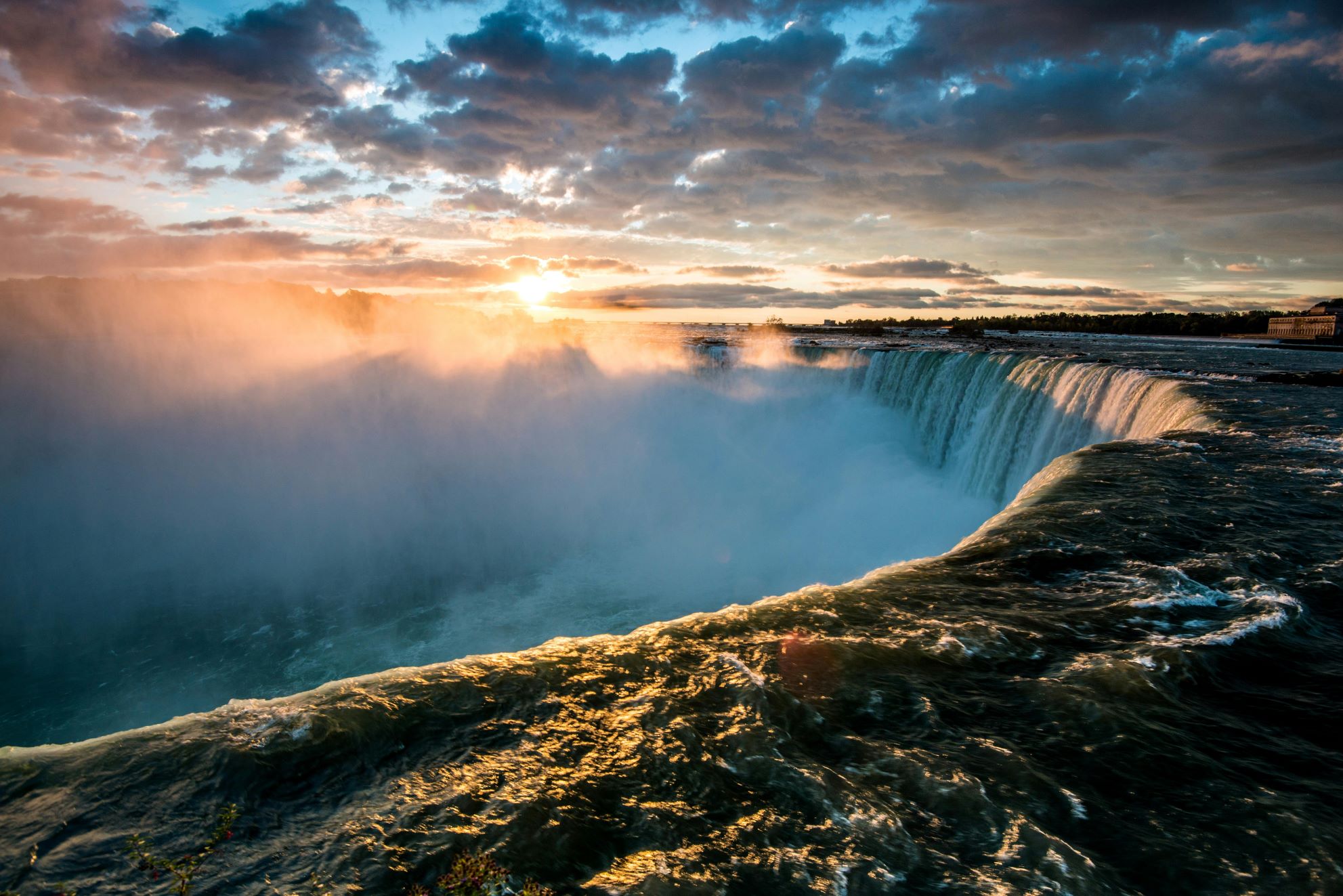 famous waterfall - Niagara Falls, contact